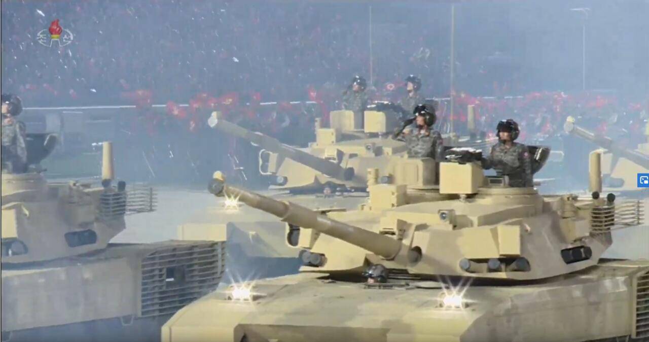 
俄罗斯军事专家分析朝鲜阅兵展示的新型坦克为什么像T‘xingkong体育官网登录’(图3)