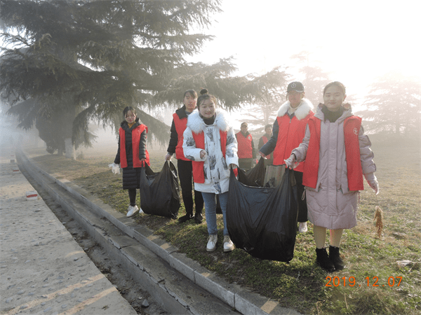 “xingkong.com”
河南牧业经济学院环手爱青年志愿者服务队事迹质料(图10) “xingkong.com”
河南牧业经济学院环手爱青年志愿者服务队事迹质料(图10)